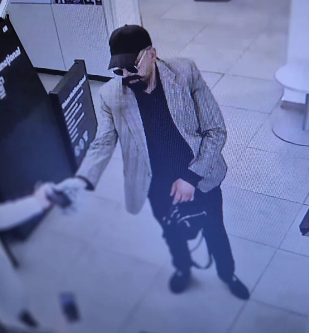 Bărbatul care a încercat să jefuiască o agenție BCR cu un pistol de jucărie a fost condamnat. Câți ani de pușcărie va face