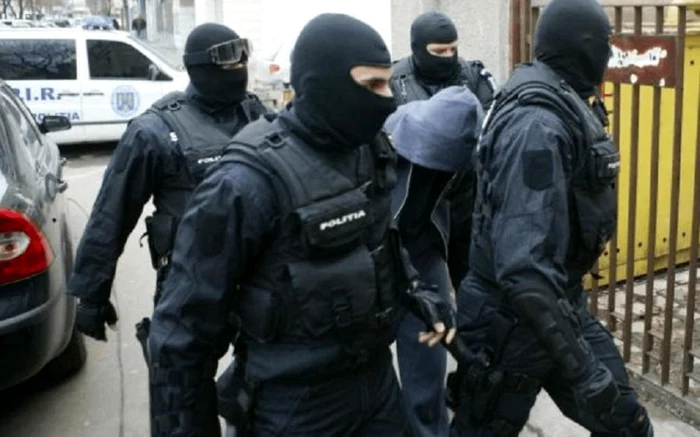 Suspectul a fost reținut și urma să fie prezentat procurorilor FOTO Adevarul.ro