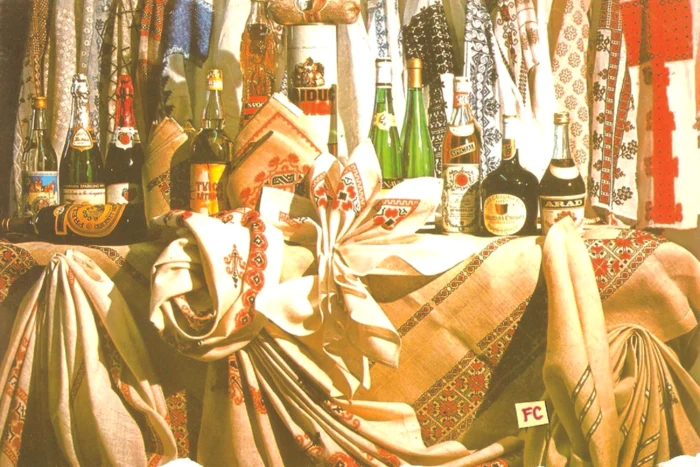 Băuturi fine expuse într-un magazin de lux FOTO Muzeul Amintirilor din Comunism