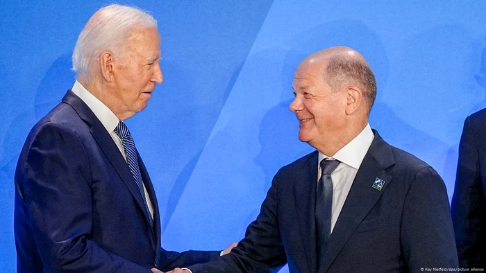 Cancelarul german Olaf Scholz si Joe Biden, la summitul NATO de la Washington