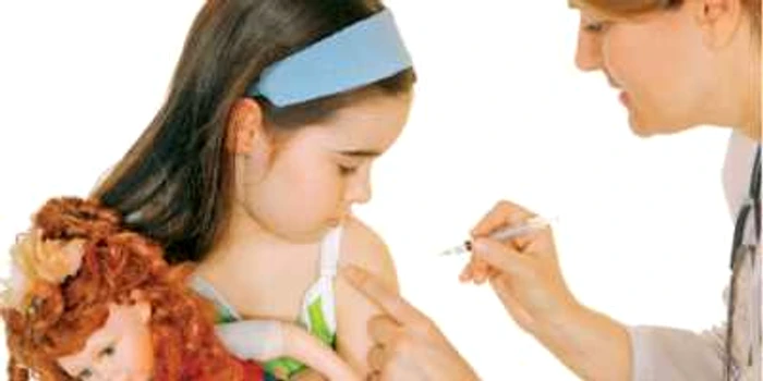 Vaccinul împotriva cancerului de col uterin este eficient la fetiţele cu vârste între 12 şi 14 ani