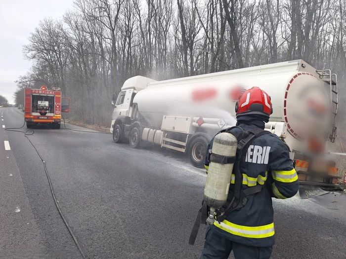 O cisternă cu motorină a luat foc FOTO: ISU Giurgiu