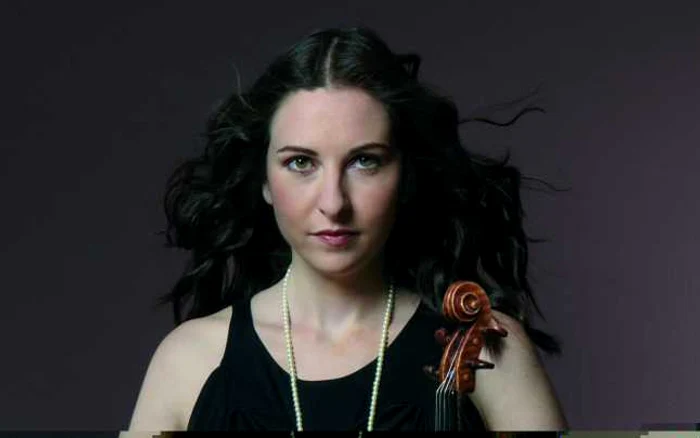 Alissa Margulis este apreciată pentru performanţele sale expresive şi pentru puternica emoţie pe care o transmite, concertând frecvent în săli de concerte importante
