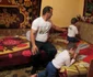 FOTO Născuţi în întuneric. Povestea gemenilor ce nu au văzut până acum chipul părinţilor