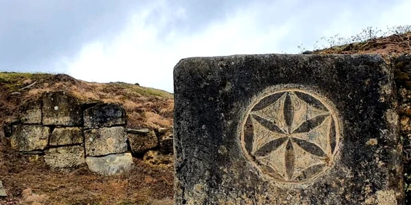 cetatea blidaru profanata foto aurora petan