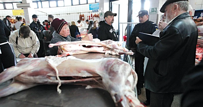 Au fost ridicate în vederea confiscării 53 kg. produse din carne