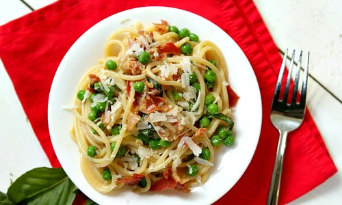 Spaghete carbonara cu mazare si bacon jpeg