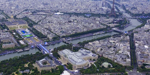 Imagine din drona cu Turnul Eiffel si Piata Trocadero la deschiderea Jocurilor Olimpice de la Paris FOTO AFP jpg