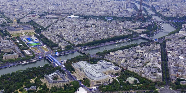 Imagine din drona cu Turnul Eiffel si Piata Trocadero la deschiderea Jocurilor Olimpice de la Paris FOTO AFP jpg