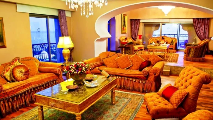 Livingul camerei unde a locuit Alexandra Stan