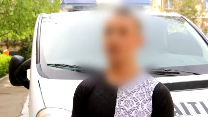Tineri prinsi cu pistol si marijuana FOTO PLG Galati