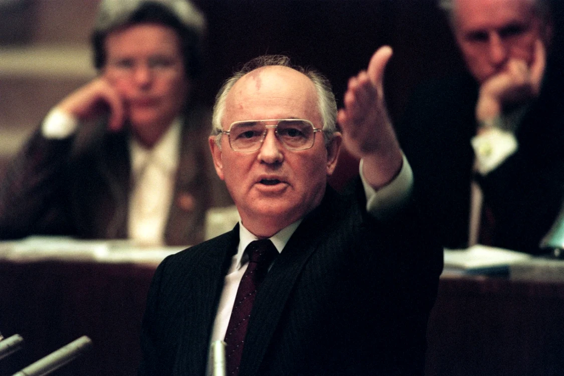 Mihail Gorbaciov luând cuvântul în Sovietul Suprem în august 1991 FOTO EPA-EFE