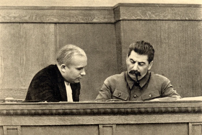 Hrușciov alături de Stalin, în 1936
