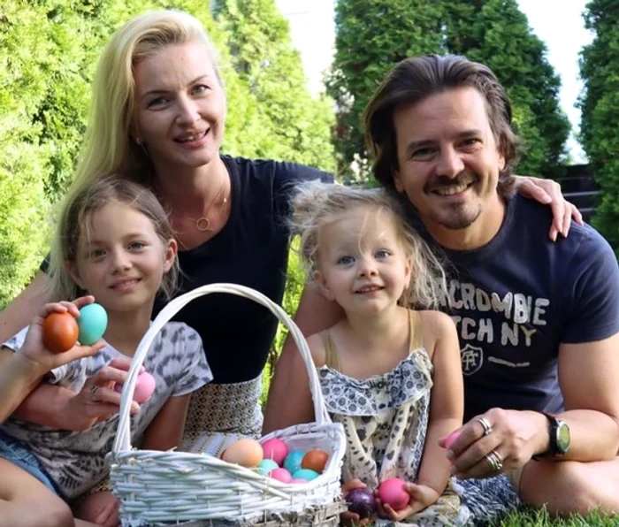 Fetele lui Mihai Petre seamănă leit cu mama lor, Elwira