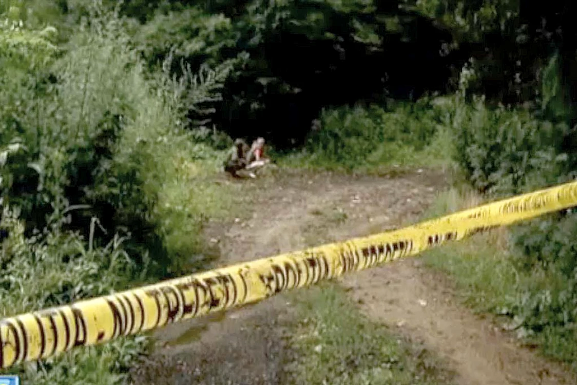 Locul unde a fost descoperită tânăra este unul ferit, aşa că pot trece zile întregi până când cineva să descopere un cadavru