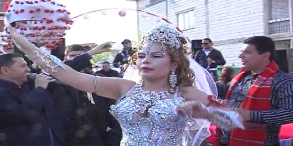 Mireasa, Kasandra, a dansat de mama focului pe muzica lui Nicolae Guţă