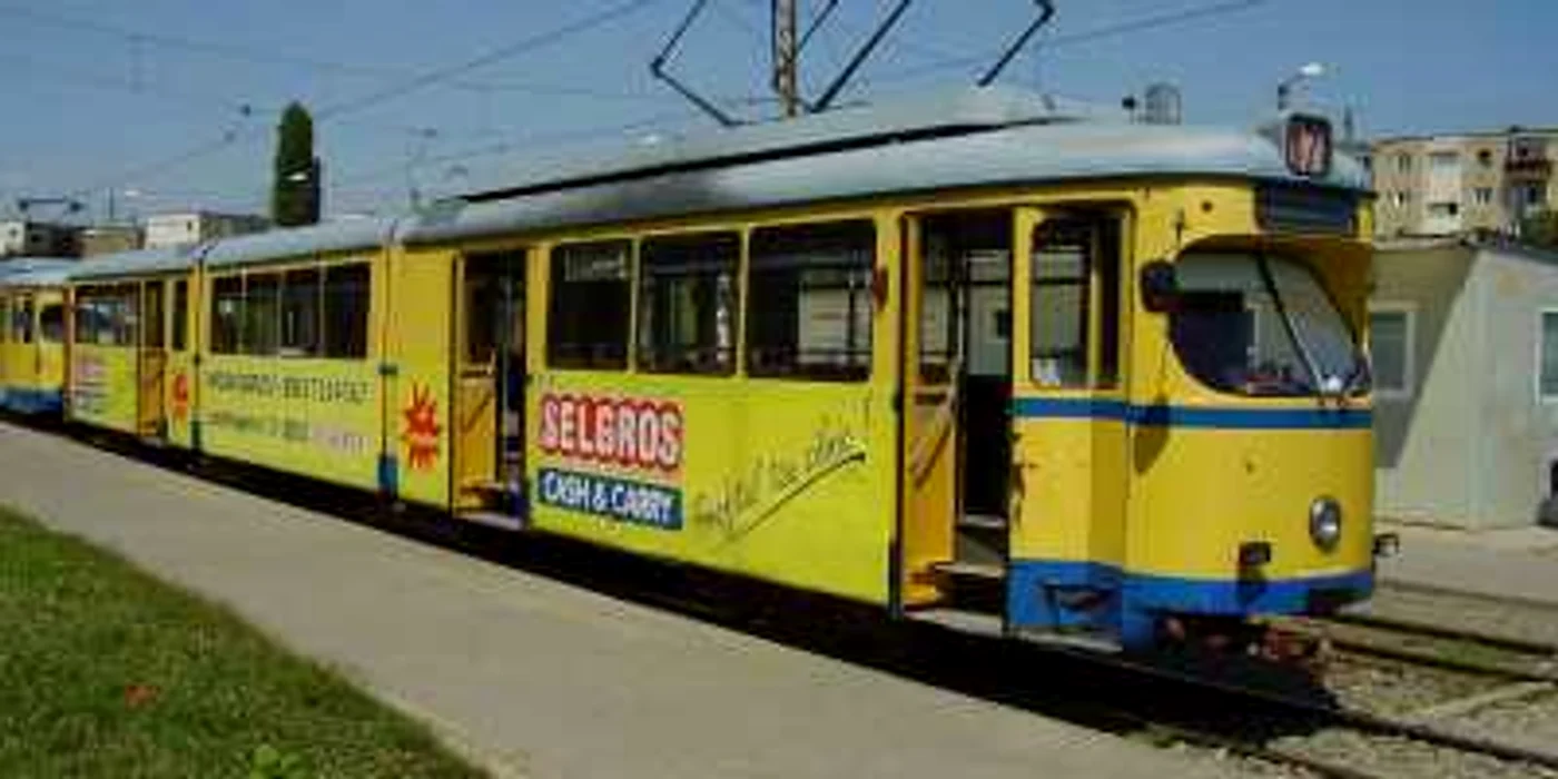 Tramvaiele au aşteptat ore în şir până ce şoferiţa a tras maşina de pe linii