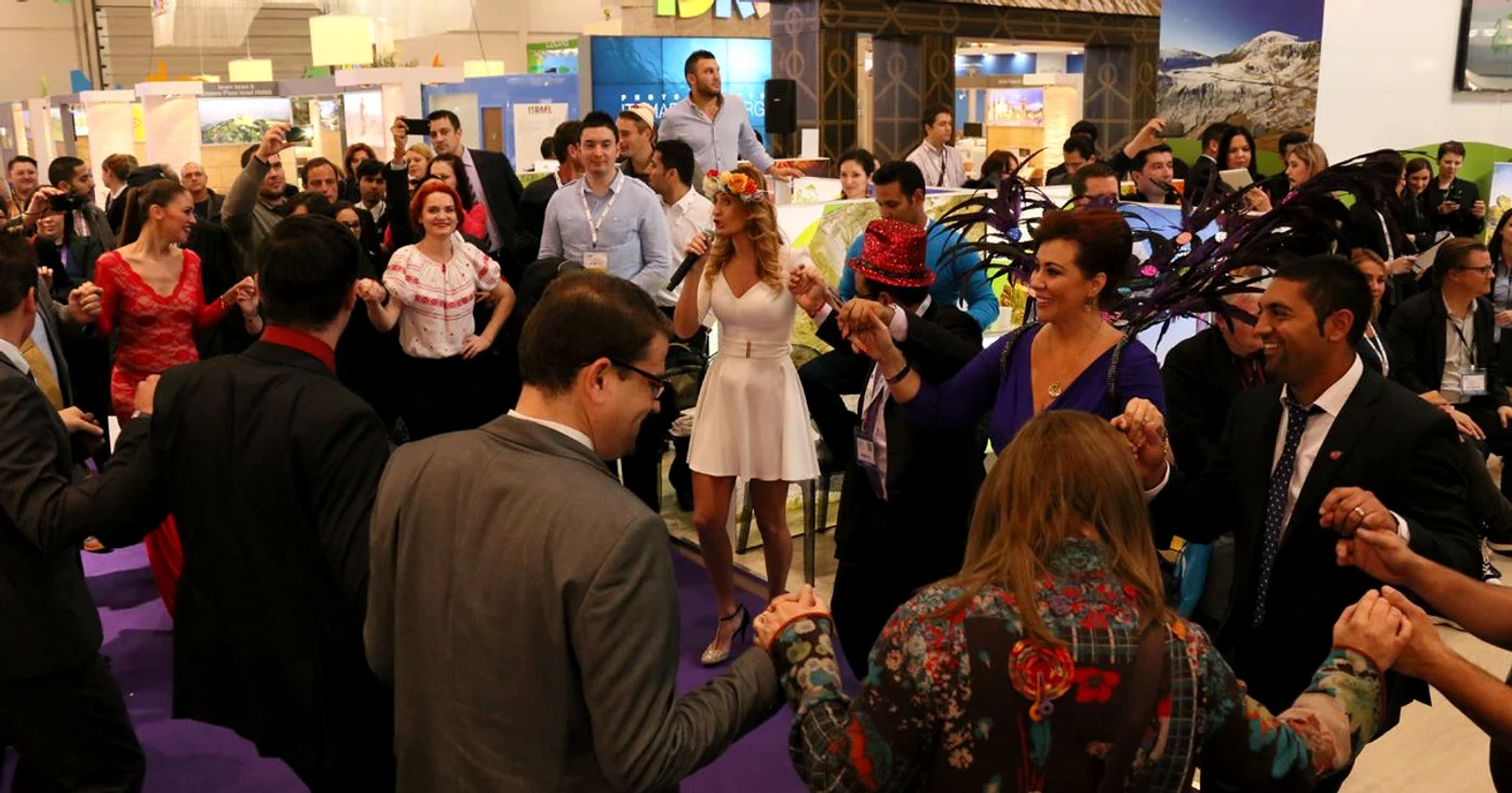 Hora românească FOTO Fashion Luxury Event