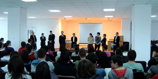 Elevii au avut ocazia de a pterece o zi alături de experţii în resurse umane