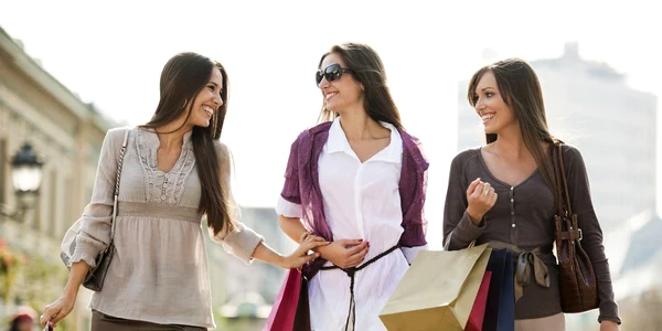 femei shopping jpg