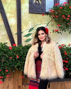 Miki ex K-Pital cântă, mai nou, și folclor. FOTO: Instagram