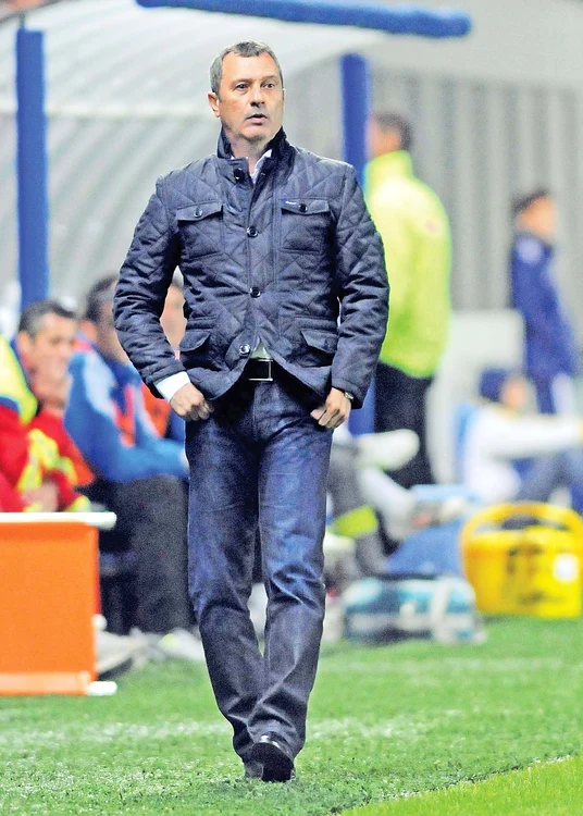 
    Mircea Rednic  a mai fost antrenor la Petrolul în 2012  
