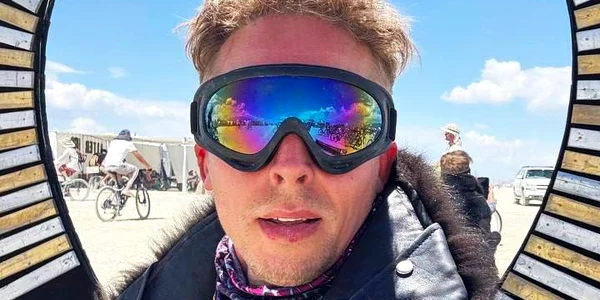 Bărbat rus gasit mort la festivalul Burning man jpg