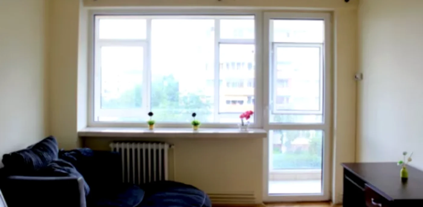 Pentru un apartament „frumos amenajat” de 3 camere se cere o chirie de 1.600 de euro pe 5-6 zile.