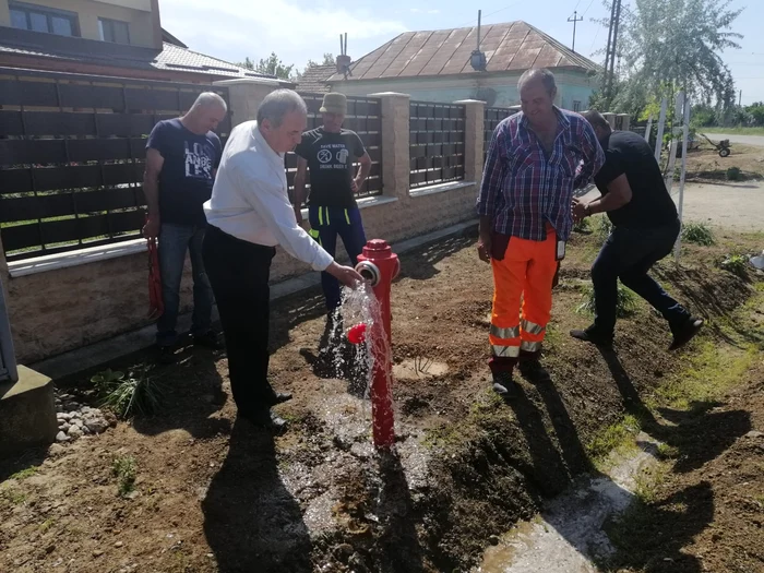 În 2020 s-au făcut primele probe la rețeaua de apă de la Brâncoveni FOTO: FB/Brâncoveni