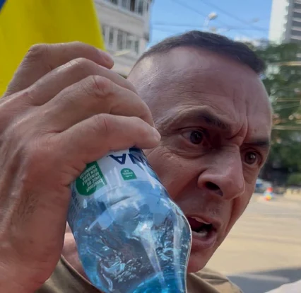 Protestatar violent 