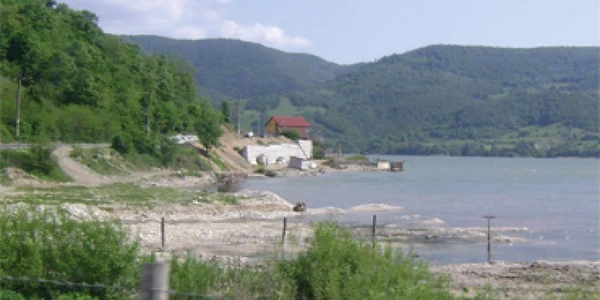 Tranzacţiile imobiliare  de pe Clisură au îngheţat