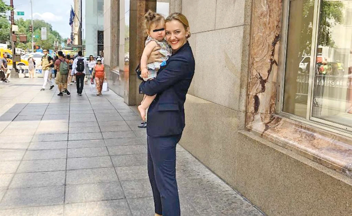 
    În urmă cu trei ani și jumătate, Octavia a fost numită manager la Hotelul St. Regis din New York  