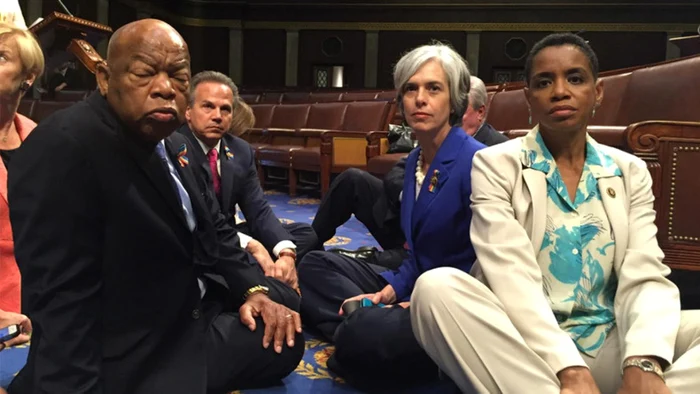 Sit-in în Congresul american împotriva armelor de foc FOTO Twitter ©Rep Donna F Edwards