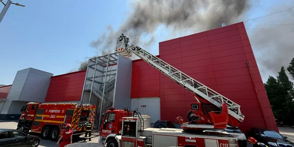 incendiu mall bucuresti foto dsu jpg