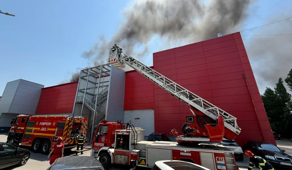 incendiu mall bucuresti foto dsu jpg