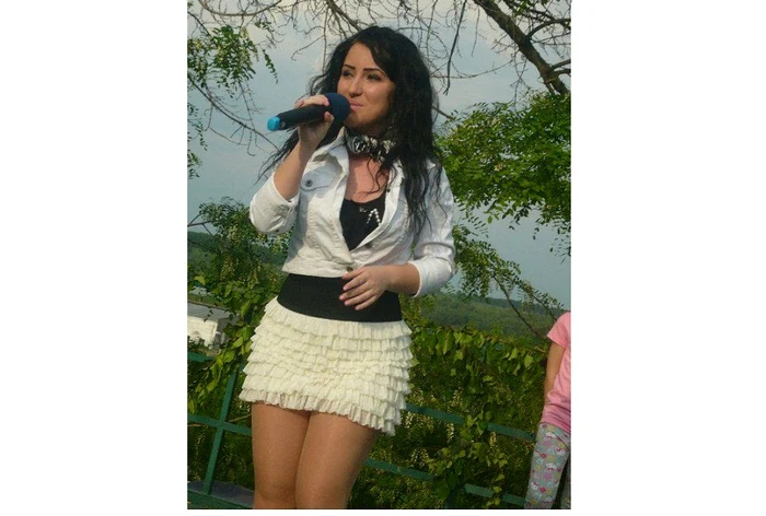 Laura Stoian pe scenă la Festivalul Florilor 