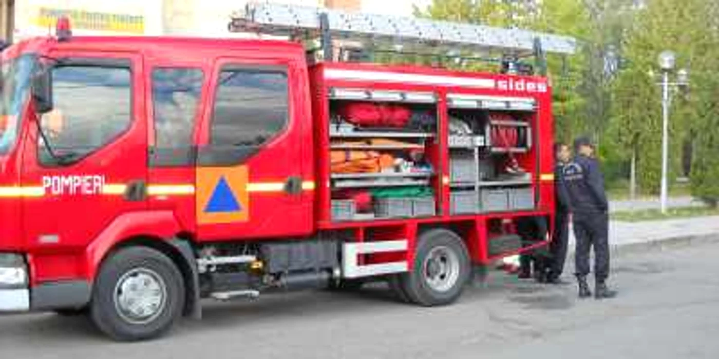 Pompierii s-au luptat cu flăcările timp de o oră