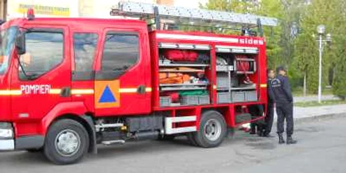 Pompierii s-au luptat cu flăcările timp de o oră