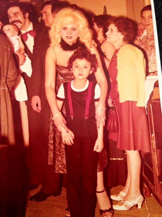 Mihai Mitoşeru, alături de mama lui, Georgeta 