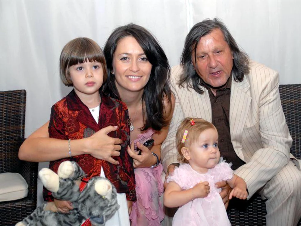 Ilie Năstase, alături de fosta soţie, Amalia, şi cele două fete