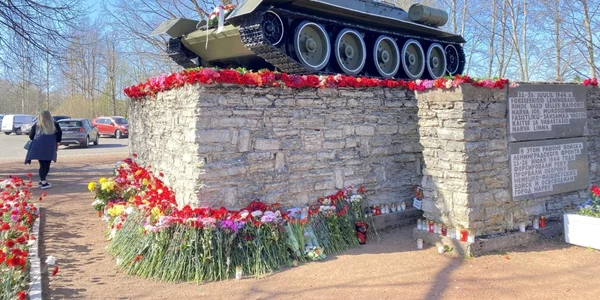 Estonia a decis să îndepărteze monumentele de război din epoca sovietică din locurile publice -  replica unui tanc t32 luat de pe soclu din Narva FOTO Shutterstock  