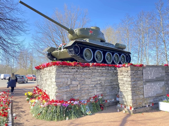 Un tanc emblematic T-34 din oraşul Narva a fost luat de pe soclu FOTO Shutterstock