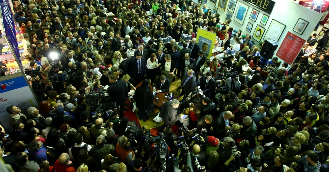 Lansare de carte Klaus Iohannis la Gaudeamus FOTO Marian Iliescu