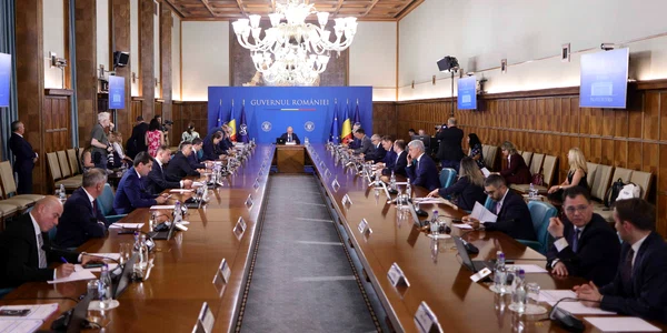 Ședință la Guvern cu Cabinetul Bolojan FOTO  Inquam / Octav Ganea