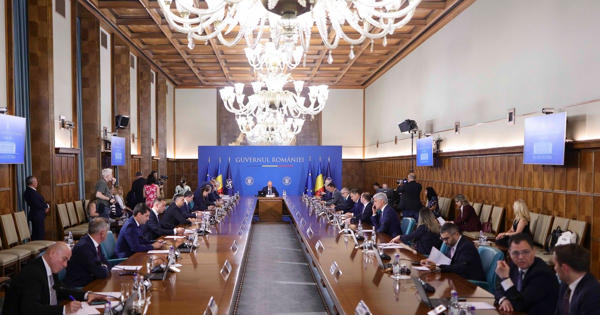 „Știți cât costă deplasarea unui demnitar lună de lună?” Calculele făcute de liderul de sindicat de la Guvern