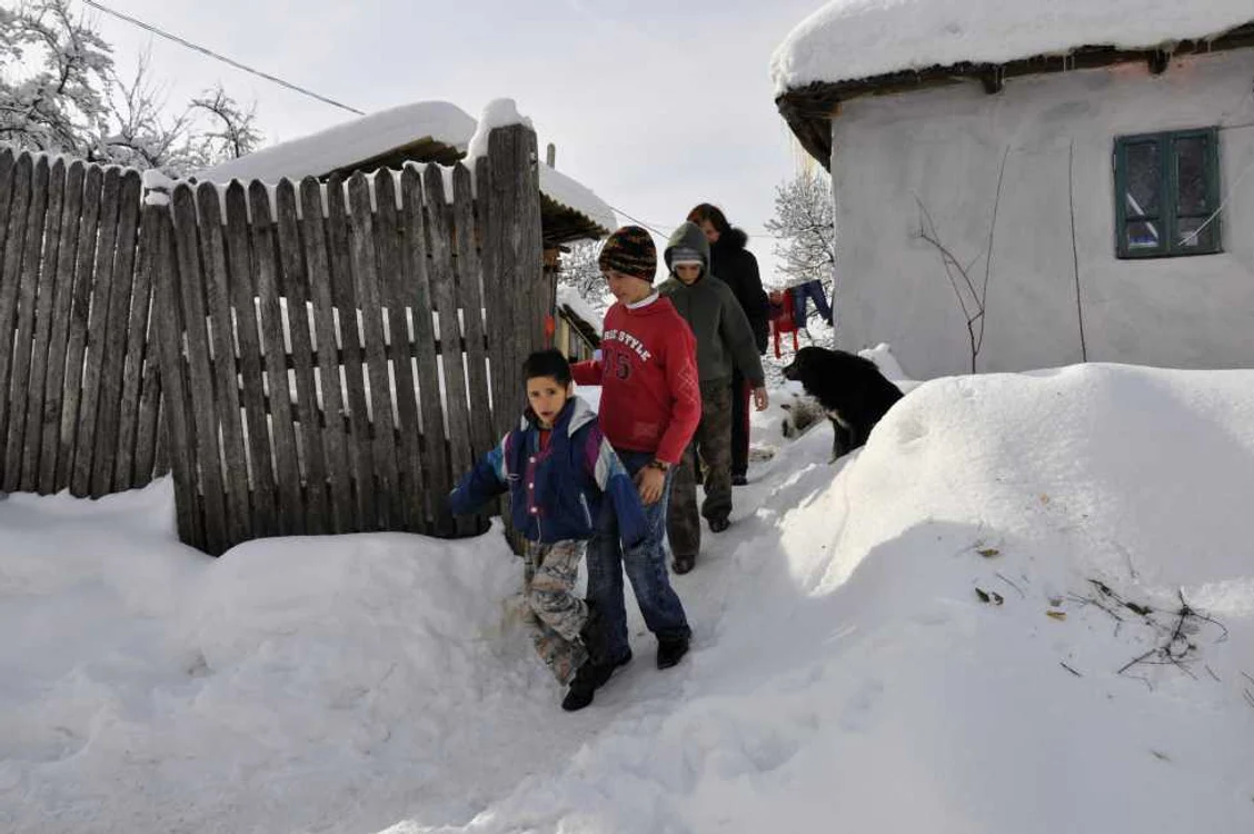 Copiii din Cavnic vor sta acasă astăzi din cauza ninsorilor FOTO Arhivă