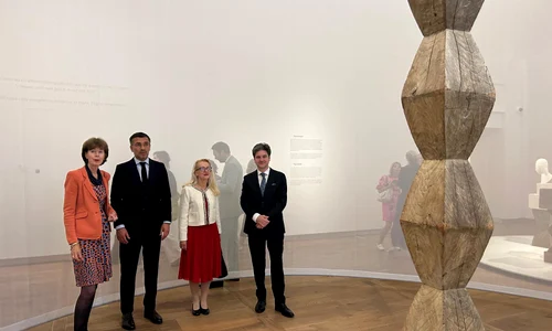 Prima expoziție personală la Amsterdam dedicată operei lui Brâncuși (© ICR)