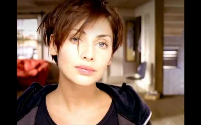 Natalie Imbruglia în videoclipul Torn, lansat în 1997