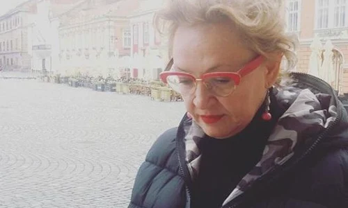 Mihaela Tatu face ședinte de yoga