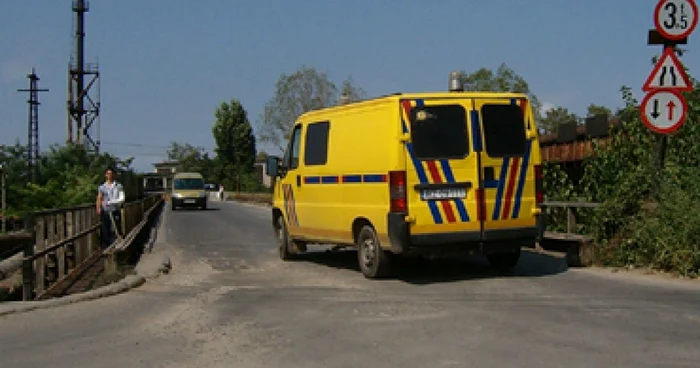 Ploieşti: Podul de lemn este în pericol să se prăbusească